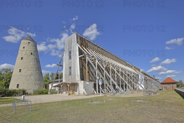 Conical brine tower built in 1776 and graduation tower, wedge-shaped, tower, spa gardens, brine park, Bad Salzelmen, Schönebeck, Saxony-Anhalt, Germany