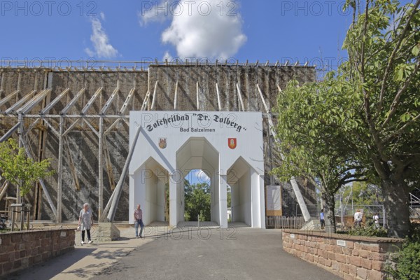 Portal to the spa gardens through the graduation tower, entrance, archway, inscription, Tolberg, Solepark, Bad Salzelmen, Schönebeck, Saxony-Anhalt, Germany