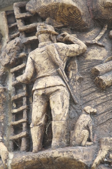 Relief on the market fountain, sculpture, hunter with shotgun watching with binoculars, hunting, dog figure, leader, symbol, market square, Haldensleben, Saxony-Anhalt, Germany
