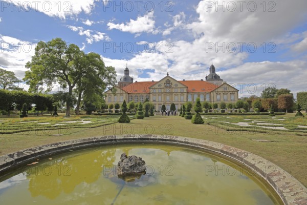Baroque castle and fountain with baroque garden, water basin, park, Hundisburg, Haldensleben, Saxony-Anhalt, Germany