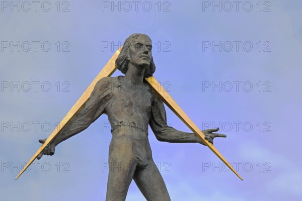 Sculpture Adam Olearius 1599-1671 Measures the World by Bernd Göbel 2010, monument to the medieval mathematician and scholar in geodesy, earth measurement, geodesy, marking compass, technical measuring tool, measure, measuring, pointed compass, free-standing, Johannisturm, Aschersleben, Harz, Saxony-Anhalt, Germany