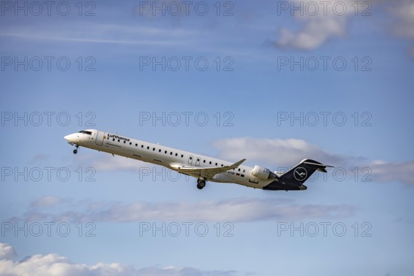 Aircraft taking off at Stuttgart Airport. Aircraft registration: D-ACNR, Lufthansa, Bombardier CRJ-900, Stuttgart, Baden-Württemberg, Germany