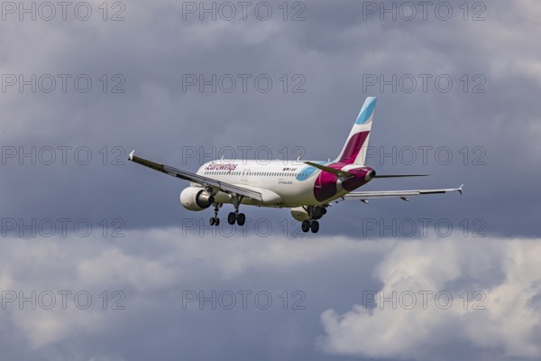 Aircraft approaching Stuttgart Airport. Aircraft registration number: D-AGWI, Eurowings, Airbus A319-100, Stuttgart, Baden-Württemberg, Germany