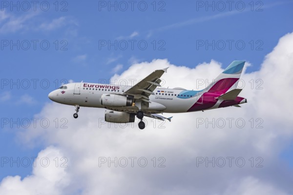 Aircraft approaching Stuttgart Airport. Aircraft registration number: D-AGWV, Eurowings, Airbus A319-100, Stuttgart, Baden-Württemberg, Germany