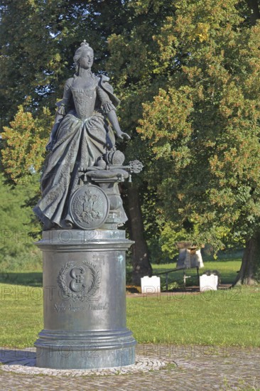 Monument to Russian Tsarina and Empress Catherine the Great by Michail Perejaslawez 2010, Sculpture, Modern Art, Nobility, Aristocracy, II, Castle Garden, Zerbst, Fläming, Saxony-Anhalt, Germany