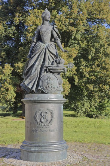 Monument to Russian Tsarina and Empress Catherine the Great by Michail Perejaslawez 2010, Sculpture, Modern Art, Nobility, Aristocracy, II, Castle Garden, Zerbst, Fläming, Saxony-Anhalt, Germany