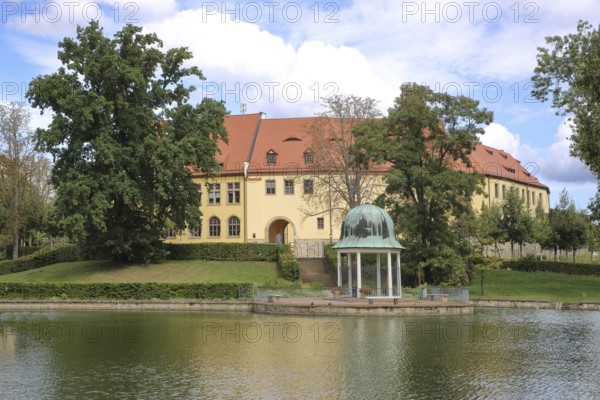 Castle and round pavilion at the spa gardens pond, Goethe School, Goethepark, Bad Lauchstädt, Saxony-Anhalt, Germany
