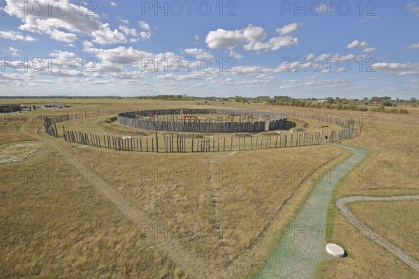 Archaeological reconstructed circular ditch from the Stone Age, Bronze Age, ring ditches, reconstruction, wooden beams, wooden posts, palisades, circle, view from above, ring sanctuary, Pömmelte, Zackmünde, Barby, Saxony-Anhalt, Germany