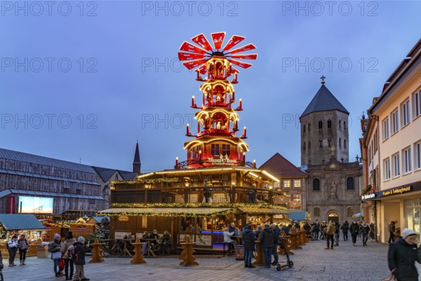 Christmas pyramid at the Paderborn Christmas market at dusk, Paderborn, North Rhine-Westphalia, Germany