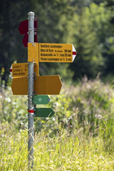 Hiking trail signpost, Sentiero Lucomagno, Campra, Blenio, Ticino, Switzerland