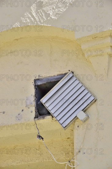 Hiding place of a pigeon, symbolic image for renovation needs, Germany