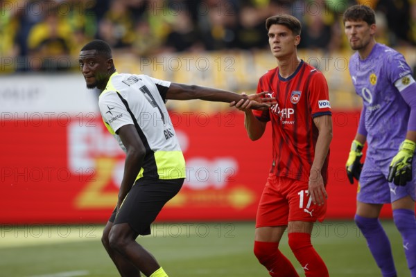 Football, Bundesliga 1, Matchday 3, 2025/2026, 1. FC Heidenheim vs. Borussia Dortmund, 13.09.2025, Voith-Arena, Heidenheim, Germany, Serhou GUIRASSY Borussia Dortmund 9 left in duel with Mathias HONSAK 1. FC Heidenheim