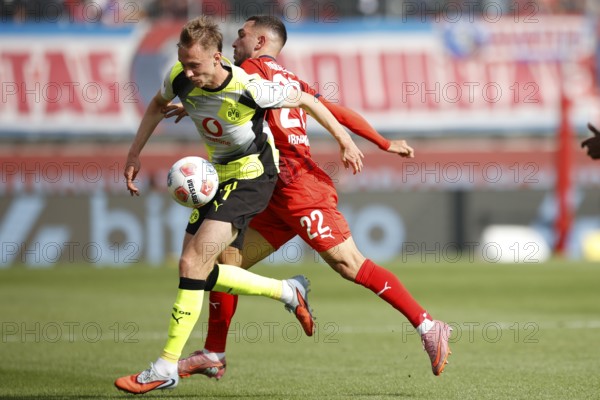 Football, Bundesliga 1, Matchday 3, 2025/2026, 1. FC Heidenheim vs. Borussia Dortmund, 13.09.2025, Voith-Arena, Heidenheim, Germany, Maximilian BEIER Borussia Dortmund 14 left in duel with Arijon IBRAHIMOVIC 1. FC Heidenheim 22