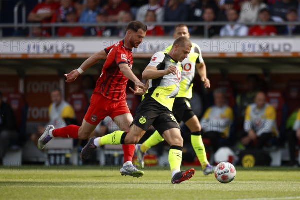 Football, Bundesliga 1, Matchday 3, 2025/2026, 1. FC Heidenheim vs. Borussia Dortmund, 13.09.2025, Voith-Arena, Heidenheim, Germany, Budu ZIVZIVADZE 1. FC Heidenheim 11 left in duel with Julian RYERSON Borussia Dortmund 26