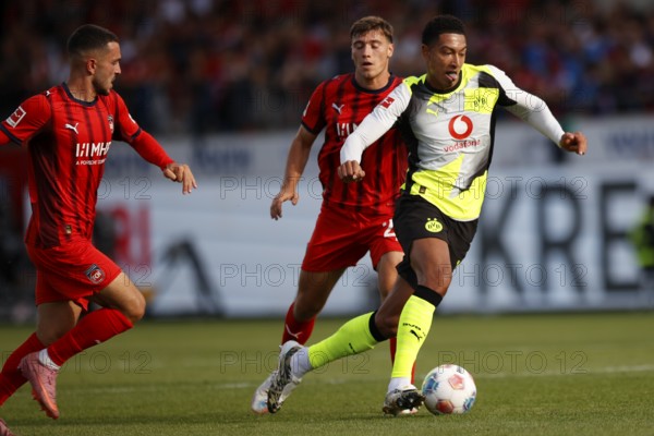 Football, Bundesliga 1, Matchday 3, 2025/2026, 1. FC Heidenheim vs. Borussia Dortmund, 13/09/2025, Voith-Arena, Heidenheim, Germany, Jobe BELLINGHAM Borussia Dortmund 7 on the ball