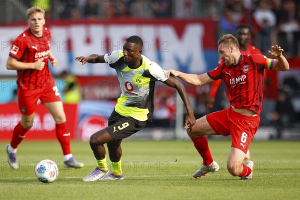 Football, Bundesliga 1, Matchday 3, 2025/2026, 1. FC Heidenheim vs. Borussia Dortmund, 13/09/2025, Voith-Arena, Heidenheim, Germany, Serhou GUIRASSY Borussia Dortmund 9 left in duel with Patrick MAINKA 1. FC Heidenheim 6