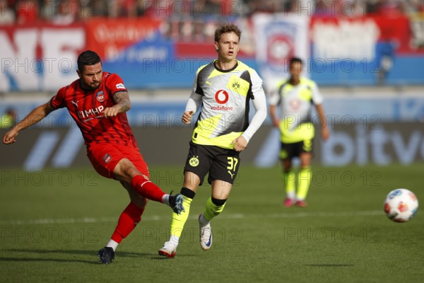 Football, Bundesliga 1, Matchday 3, 2025/2026, 1. FC Heidenheim vs. Borussia Dortmund, 13/09/2025, Voith-Arena, Heidenheim, Germany, Marnon BUSCH 1. FC Heidenheim 2 left in duel with Cole CAMPBELL Borussia Dortmund 37