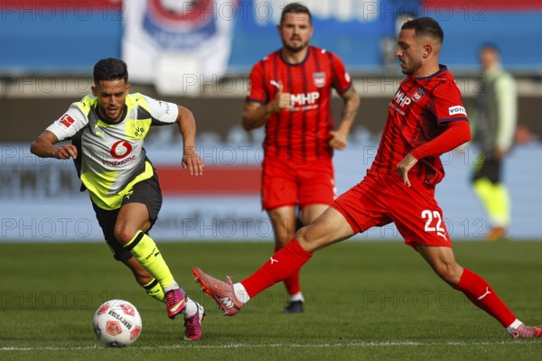 Football, Bundesliga 1, Matchday 3, 2025/2026, 1. FC Heidenheim vs. Borussia Dortmund, 13.09.2025, Voith-Arena, Heidenheim, Germany, Yan COUTO Borussia Dortmund 2 left in duel with Arijon IBRAHIMOVIC 1. FC Heidenheim 22