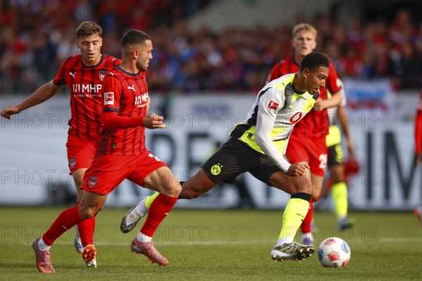 Football, Bundesliga 1, Matchday 3, 2025/2026, 1. FC Heidenheim vs. Borussia Dortmund, 13/09/2025, Voith-Arena, Heidenheim, Germany, Arijon IBRAHIMOVIC 1. FC Heidenheim 22 left in duel with Jobe BELLINGHAM Borussia Dortmund 7