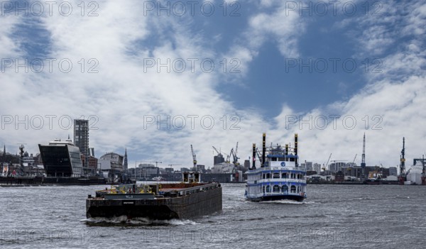 Paddle steamer Louisiana Star on the Elbe, Hamburg, Germany
