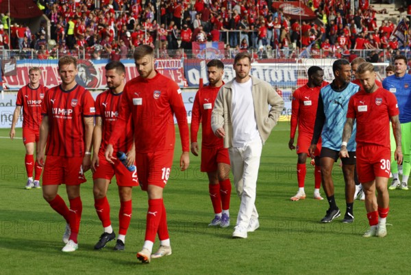 Football, 1st Bundesliga, Matchday 3, 2025/2026, 1. FC Heidenheim vs. Borussia Dortmund, 13.09.2025, Voith-Arena, Heidenheim, Germany, the players of 1. FC Heidenheim depressed after the defeat against Borussia Dortmund