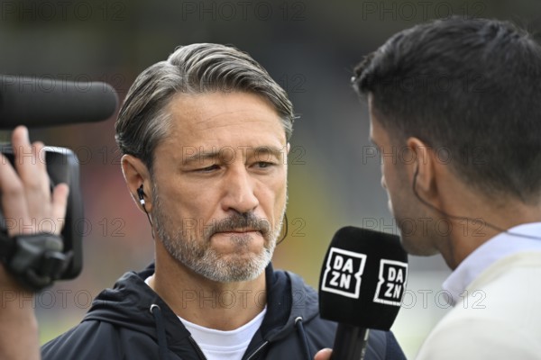 Coach Coach Niko Kovac Borussia Dortmund BVB Portrait in interview Microphone Micro Logo DAZN Voith-Arena, Heidenheim, Baden-Württemberg, Germany