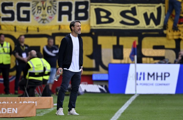 Coach Niko Kovac Borussia Dortmund BVB on the sidelines Gesture Gesture calls Voith-Arena, Heidenheim, Baden-Württemberg, Germany