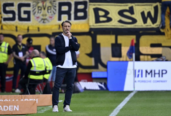 Coach Niko Kovac Borussia Dortmund BVB on the sidelines Gesture Gesture thoughtful Voith-Arena, Heidenheim, Baden-Württemberg, Germany