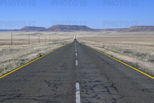 Lonely landscape on the B4 between Keetmanshoop and Lüderitz, near Aus, Karas Region, Namibia