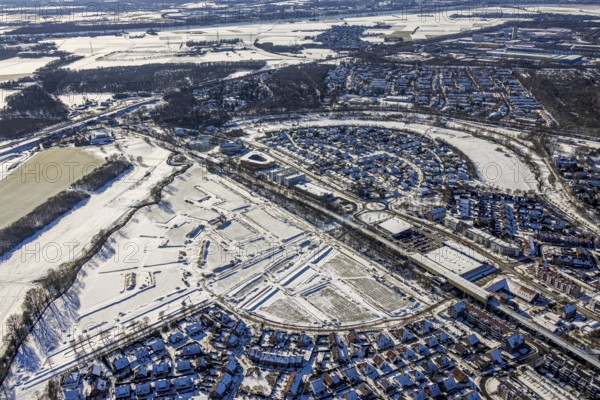 Aerial view, new housing estate Angerbogen, Am Alten Angerbach, construction area planned residential area, Düsseldorfer Landstraße, Huckingen, Duisburg, Ruhr area, North Rhine-Westphalia, Germany, Angerbogen housing estate, railway tracks, DE, single-family houses, Europe, commercial area, commercial area, commercial park, commercial use, property tax, real estate, Infineon Technologies AG Duisburg, aerial view, aerial photography, aerial photography, snow, overview, bird's-eye view, winter, housing estate, residential development, housing and living, residential area, residential buildings, residential quality, residential neighbourhood, housing estate, Xella Group, birds-eyes view, cleared roads, overview