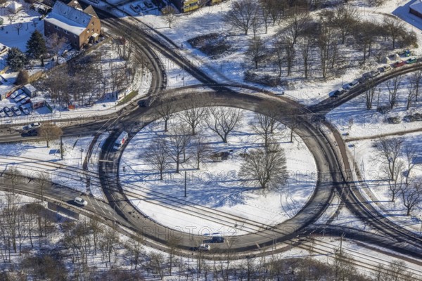 Aerial view, roundabout Obere Kaiserswerther Straße, Ehinger Straße, Wanheim-Angerhausen, Duisburg, Ruhr area, North Rhine-Westphalia, Germany, DE, Europe, shapes and colours, roundabout, aerial view, aerial photography, aerial photography, snow, road traffic, overview, bird's eye view, winter, birds-eyes view, cleared road traffic, overview