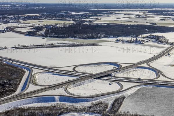 Aerial view, motorway junction Duisburg-Süd, A59 and A524, Huckingen, Duisburg, Ruhr area, North Rhine-Westphalia, Germany, motorway, DE, Europe, aerial view, aerial photography, aerial photography, snow, overview, bird's eye view, winter, birds-eyes view, cleared roads, overview