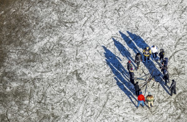Aerial view, frozen Rhine meadow Ehingen, ice hockey players, Mündelheim, Duisburg, Ruhr area, North Rhine-Westphalia, Germany, DE, ice surface, Europe, leisure, hobby, aerial photography, aerial photography, aerial photography, snow, sports, overview, bird's eye view, winter, birds-eyes view, frozen Rhine meadows, cleared roads, overview