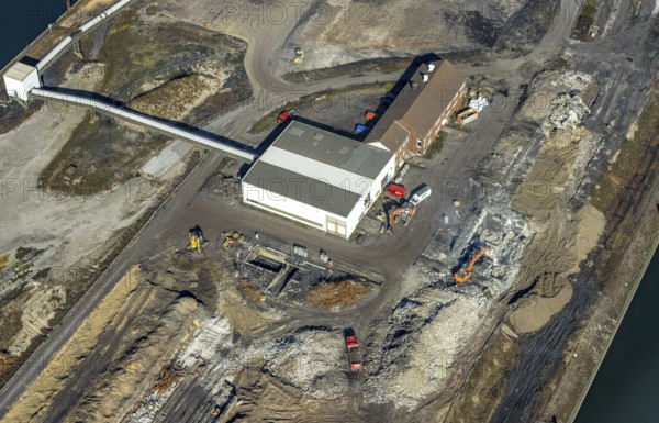 Aerial view, Duisburg harbour, coal island, Duisport, Rhine-Herne Canal, Ruhr, Ruhrort, Duisburg, Ruhr area, North Rhine-Westphalia, Germany, DE, Europe, birds-eyes view, aerial view, aerial photography, aerial photography, overview, bird's eye view