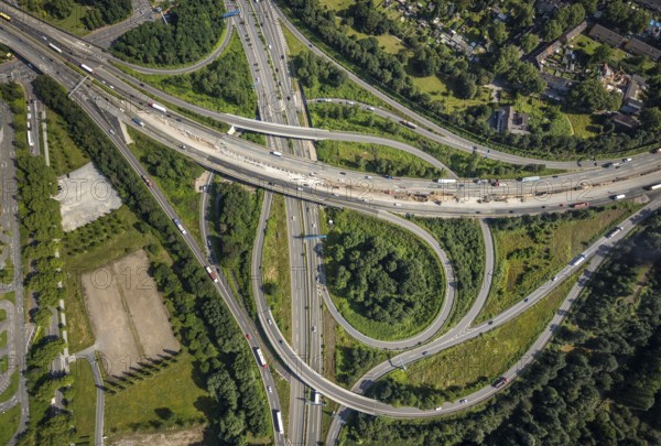 Aerial view, motorway junction Duisburg-Nord, A42 and A59, Obermeiderich, Duisburg, Ruhr area, North Rhine-Westphalia, Germany, motorway A42, motorway A59, motorway junction, DE, Europe, aerial view, aerial photography, aerial photography, road traffic, overview, traffic volume, bird's eye view, birds-eyes view, overview