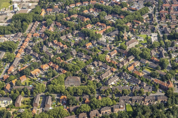 Aerial view, church Polska Misja Katolicka, community primary school and cultural and leisure centre in the district of Wehofen, Duisburg, Ruhr area, North Rhine-Westphalia, Germany, education, educational institution, DE, Europe, leisure centre, primary school, property tax, real estate, educational institute, aerial photograph, aerial photography, aerial photography, school, overview, bird's eye view, residential complex, living and life, residential area, residential buildings, residential quality, housing estate, birds-eyes view, overview