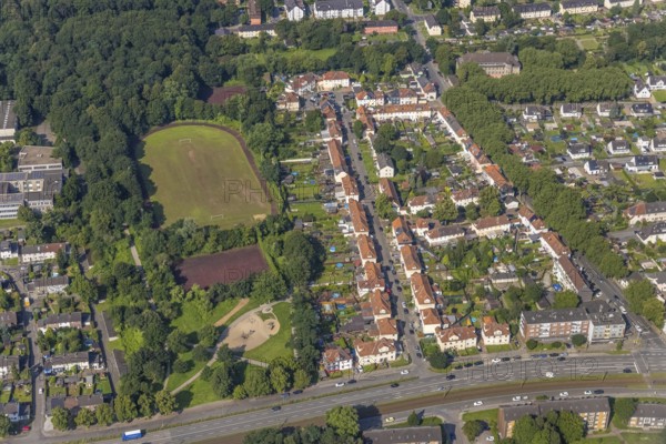 Aerial view, Vierlindenhof and sports field, Vierlinden, Duisburg, Ruhr area, North Rhine-Westphalia, Germany, DE, Europe, football pitch, property tax, real estate, aerial view, aerial photography, aerial photography, playground Friedrich-Ebert-Straße, sports, sports facilities, sports field, sports facility, overview, bird's-eye view, residential complex, living and life, residential area, residential buildings, quality of life, birds-eyes view, overview