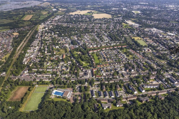 Aerial view, all-weather swimming pool Walsum and sports field Walsum 09 in the district Vierlinden, Duisburg, Ruhr area, North Rhine-Westphalia, Germany, bathing establishment, bathing resort, DE, Europe, outdoor swimming pool, leisure activities, football pitch, property tax, real estate, aerial view, aerial photography, aerial photography, swimming pool, swimming pool, sports, sports facilities, sports field, sports facility, overview, bird's eye view, residential complex, living and life, residential area, residential buildings, residential quality, housing estate, birds-eyes view, overview