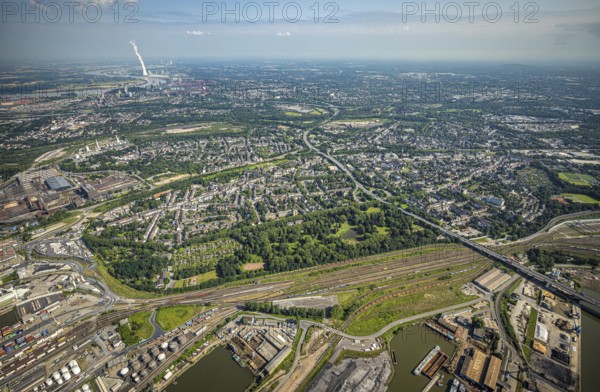 Aerial view, residential area, district Untermeiderich, Duisburg, Ruhr area, North Rhine-Westphalia, Germany, DE, Europe, property tax, real estate, Lime tree Gas, aerial view, aerial photography, aerial photography, overview, bird's-eye view, housing estate, living and living, residential area, residential buildings, quality of living, housing estate, birds-eyes view, overview