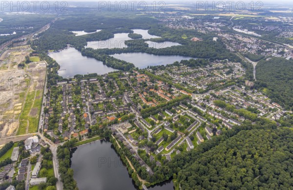 Aerial view, 6-Seen-Platte, residential area Wedauer Straße, Kalkweg, Wedau, Duisburg, Ruhr area, North Rhine-Westphalia, Germany, DE, Europe, aerial view, aerial photography, aerial photography, Sechs-Seen-Platte, lake, sight, overview, bird's-eye view, overview