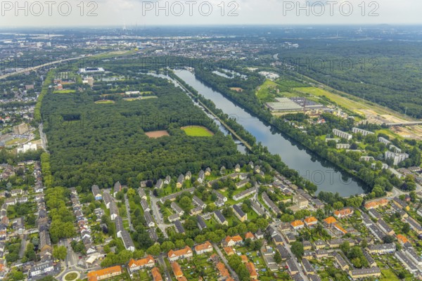 Aerial view, sports park Duisburg with Schauinsland-Reisen-Arena and sports school Wedau, regatta course, Margaretensee, Neudorf, Duisburg, Ruhr area, North Rhine-Westphalia, Germany, arena, DE, Europe, football pitch, football stadium, aerial view, aerial photography, aerial photography, lake, sport, sports facilities, sports field, sports facility, overview, bird's-eye view, forest, birds-eyes view, overview