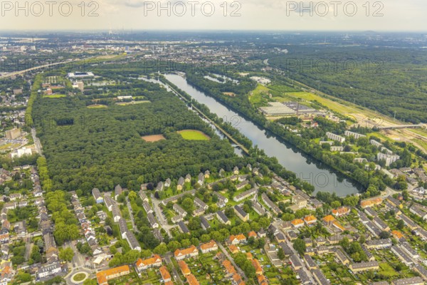 Aerial view, sports park Duisburg with Schauinsland-Reisen-Arena and sports school Wedau, regatta course, Margaretensee, Neudorf, Duisburg, Ruhr area, North Rhine-Westphalia, Germany, arena, DE, Europe, football pitch, football stadium, aerial view, aerial photography, aerial photography, lake, sport, sports facilities, sports field, sports facility, overview, bird's-eye view, forest, birds-eyes view, overview