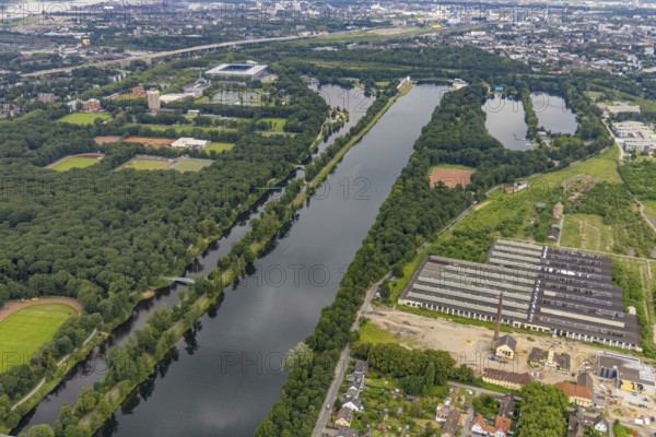 Aerial view, Sportpark Duisburg with Schauinsland-Reisen-Arena and sports school Wedau, regatta course, Margaretensee, Neudorf, Duisburg, Ruhr area, North Rhine-Westphalia, Germany, arena, DE, Europe, football pitch, football stadium, aerial view, aerial photography, aerial photography, lake, sport, sports facilities, sports field, sports facility, overview, bird's-eye view, bird's-eye view, overview