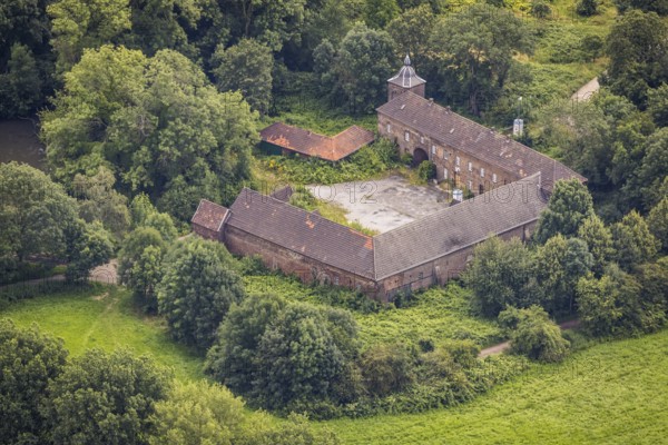 Aerial view, Gut Böckum, Huckingen, Duisburg, Ruhr area, North Rhine-Westphalia, Germany, DE, Europe, Haus Böckum, aerial photograph, aerial photography, aerial photography, sight, overview, bird's-eye view, moated castle, birds-eyes view, historical, medieval aristocratic residence, overview