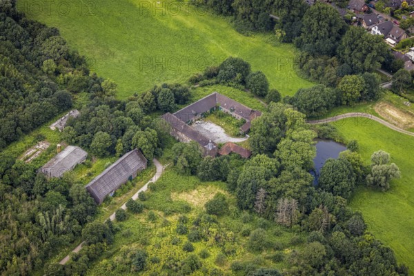 Aerial view, Gut Böckum, Huckingen, Duisburg, Ruhr area, North Rhine-Westphalia, Germany, DE, Europe, Haus Böckum, aerial photograph, aerial photography, aerial photography, sight, overview, bird's-eye view, moated castle, birds-eyes view, historical, medieval aristocratic residence, overview