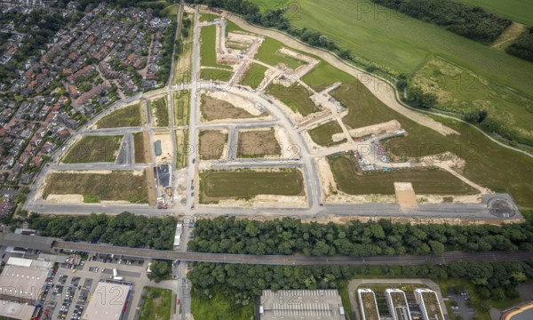 Aerial view, new development area Am Alten Angerbach, new housing estate Angerbogen, Düsseldorfer Landstraße, Huckingen, Duisburg, Ruhr area, North Rhine-Westphalia, Germany, construction work, construction area, building site, building plots, construction project, construction site, DE, Europe, aerial view, aerial photography, aerial photography, new building, overview, bird's-eye view, bird's-eye view, overview