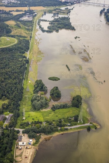 Aerial photo, flood river Rhine, flooding of the Rhine meadows Rheinhausen, Hochemmerich, Duisburg, Ruhr area, North Rhine-Westphalia, Germany, DE, Europe, flood, flood of the century, aerial photo, aerial photography, aerial photography, water level Duisburg, Rhine flood, Rockelsberghalde, heavy rain, overview, riverbank area, bird's-eye view, bird's-eye view, overview, flooding