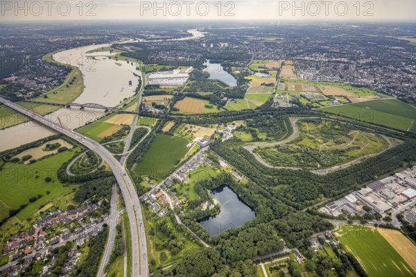 Aerial view, brownfield Lohmannsheide spoil tip on Grafschafter Straße for planned hazardous waste landfill, motorway slip road A42 Duisburg-Baerl, Bärl, Duisburg, Ruhr area, North Rhine-Westphalia, Germany, motorway slip road, spoil tip, DE, Europe, aerial view, aerial photography, aerial photography, overview, bird's-eye view, overview