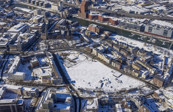Aerial photograph, Landesarchiv North Rhine-Westphalia Abteilung Rheinland, Yachthafen Marina Duisburg, Innenhafen, Brachfläche Mercatorviertel Duisburg, Altstadt, Duisburg, Ruhr Area, North Rhine-Westphalia, Deutschland, Bauarbeiten, Baugebiet, Baugelände, Baugrundstücke, Baumaßnahme, Bauprojekt, DE, Erschließung, Europa, Grundsteuer, real estate, capacity requirements, aerial view, aerial photography, aerial photography, apartment buildings, apartment buildings, Oberstraße, snow, city centre, overview, bird's eye view, winter, residential area, residential area, residential buildings, residential quarter, housing estate, birds-eyes view, cleared streets, overview