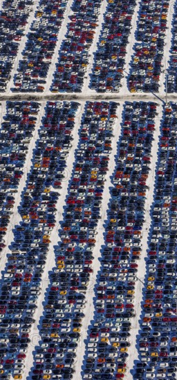 Aerial photo, E. H. Harms AutomobilTransporte and BLG AutoTerminal Duisburg, Osloer Straße, Friemersheim, Duisburg, Ruhr area, North Rhine-Westphalia, Germany, DE, Europe, shapes and colours, logistics, logistics service, logistics service provider, logistics provider, aerial photo, aerial photography, aerial photography, car logistics, Rotterdamer Straße, snow, overview, bird's eye view, winter, birds-eyes view, cleared roads, overview